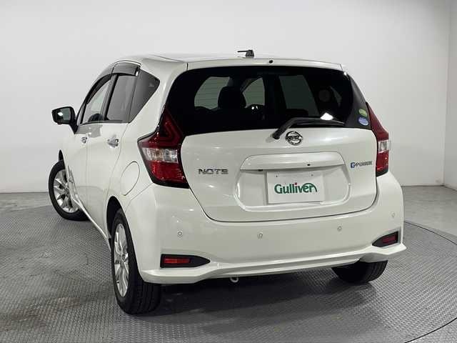日産 ノート e－パワー X 広島県 2018(平30)年 5万km ブリリアントホワイトパール 純正ナビ　/アラウンドビューモニター　/フルセグ　/デジタルルームミラー　/オートハイビーム　/衝突軽減ブレーキ　/レーンキープアシスト　/オートライト　/ドライブレコーダー　/スマートキー　/アイドリングストップ/純正15インチアルミホイール/エアバック（運転席/助手席）
