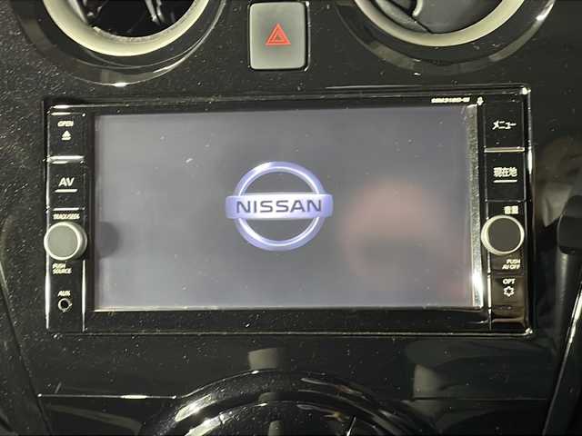日産 ノート e－パワー X 広島県 2018(平30)年 5万km ブリリアントホワイトパール 純正ナビ　/アラウンドビューモニター　/フルセグ　/デジタルルームミラー　/オートハイビーム　/衝突軽減ブレーキ　/レーンキープアシスト　/オートライト　/ドライブレコーダー　/スマートキー　/アイドリングストップ/純正15インチアルミホイール/エアバック（運転席/助手席）