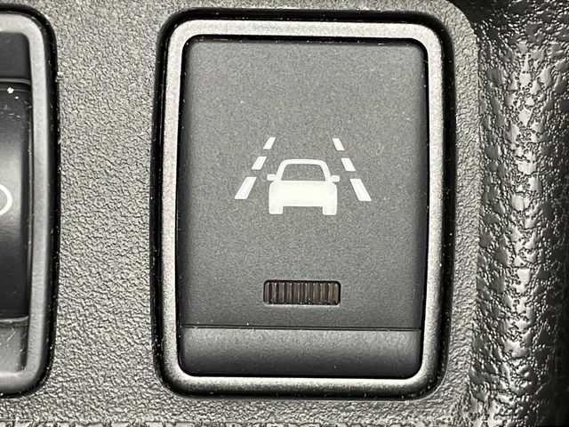 日産 ノート e－パワー X 広島県 2018(平30)年 5万km ブリリアントホワイトパール 純正ナビ　/アラウンドビューモニター　/フルセグ　/デジタルルームミラー　/オートハイビーム　/衝突軽減ブレーキ　/レーンキープアシスト　/オートライト　/ドライブレコーダー　/スマートキー　/アイドリングストップ/純正15インチアルミホイール/エアバック（運転席/助手席）