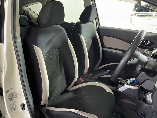 日産 ノート e－パワー X 広島県 2018(平30)年 5万km ブリリアントホワイトパール 純正ナビ　/アラウンドビューモニター　/フルセグ　/デジタルルームミラー　/オートハイビーム　/衝突軽減ブレーキ　/レーンキープアシスト　/オートライト　/ドライブレコーダー　/スマートキー　/アイドリングストップ/純正15インチアルミホイール/エアバック（運転席/助手席）