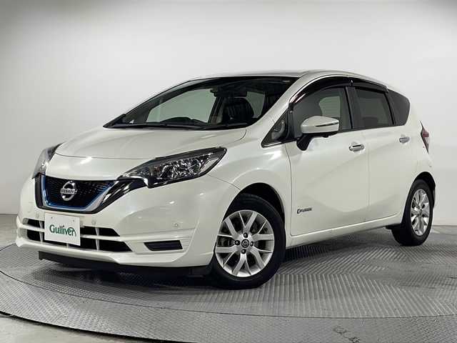 日産 ノート e－パワー X 広島県 2018(平30)年 5万km ブリリアントホワイトパール 純正ナビ　/アラウンドビューモニター　/フルセグ　/デジタルルームミラー　/オートハイビーム　/衝突軽減ブレーキ　/レーンキープアシスト　/オートライト　/ドライブレコーダー　/スマートキー　/アイドリングストップ/純正15インチアルミホイール/エアバック（運転席/助手席）