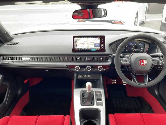 ホンダ シビック タイプR 三重県 2025(令7)年 0.2万km チャンピオンシップホワイト ホンダセンシング/・衝突軽減ブレーキ/・路外逸脱抑制機能/・車線維持支援システム/・先行者発進お知らせ機能/・標識認識機能/・ブラインドスポットインフォメーション/・パーキングセンサーシステム/・歩行者事故低減ステアリング/・アダプティブクルーズコントロール/・近距離衝突軽減ブレーキ/・オートハイビーム/・後退出庫サポート/ドライブモードスイッチ/＋Rモードスイッチ/1オーナー/ホンダコネクトディスプレイ/【ナビ/フルセグ/Bluetooth/USB/スマホ連携機能】/バックカメラ/ビルトインETC2.0/オートライト/フルLEDヘッドランプ/265/30R19インチ純正AW/プッシュスタート/スマートキー/スペアキー/純正フロアマット