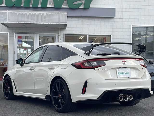 ホンダ シビック タイプR 三重県 2025(令7)年 0.2万km チャンピオンシップホワイト ホンダセンシング/・衝突軽減ブレーキ/・路外逸脱抑制機能/・車線維持支援システム/・先行者発進お知らせ機能/・標識認識機能/・ブラインドスポットインフォメーション/・パーキングセンサーシステム/・歩行者事故低減ステアリング/・アダプティブクルーズコントロール/・近距離衝突軽減ブレーキ/・オートハイビーム/・後退出庫サポート/ドライブモードスイッチ/＋Rモードスイッチ/1オーナー/ホンダコネクトディスプレイ/【ナビ/フルセグ/Bluetooth/USB/スマホ連携機能】/バックカメラ/ビルトインETC2.0/オートライト/フルLEDヘッドランプ/265/30R19インチ純正AW/プッシュスタート/スマートキー/スペアキー/純正フロアマット
