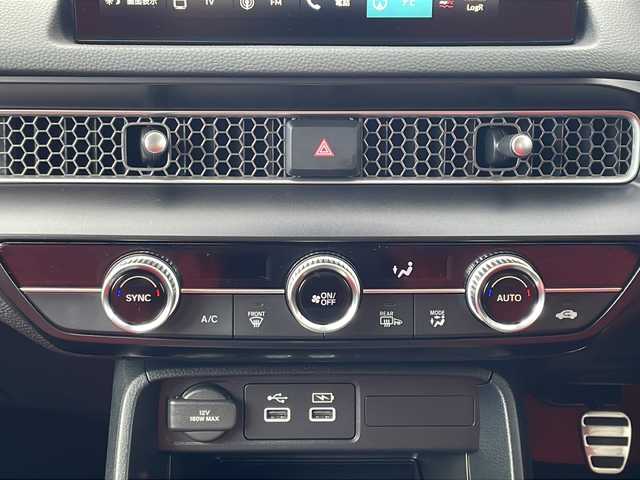 ホンダ シビック タイプR 三重県 2025(令7)年 0.2万km チャンピオンシップホワイト ホンダセンシング/・衝突軽減ブレーキ/・路外逸脱抑制機能/・車線維持支援システム/・先行者発進お知らせ機能/・標識認識機能/・ブラインドスポットインフォメーション/・パーキングセンサーシステム/・歩行者事故低減ステアリング/・アダプティブクルーズコントロール/・近距離衝突軽減ブレーキ/・オートハイビーム/・後退出庫サポート/ドライブモードスイッチ/＋Rモードスイッチ/1オーナー/ホンダコネクトディスプレイ/【ナビ/フルセグ/Bluetooth/USB/スマホ連携機能】/バックカメラ/ビルトインETC2.0/オートライト/フルLEDヘッドランプ/265/30R19インチ純正AW/プッシュスタート/スマートキー/スペアキー/純正フロアマット