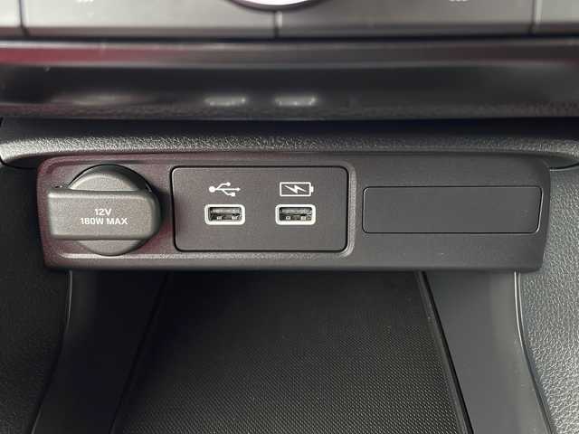 ホンダ シビック タイプR 三重県 2025(令7)年 0.2万km チャンピオンシップホワイト ホンダセンシング/・衝突軽減ブレーキ/・路外逸脱抑制機能/・車線維持支援システム/・先行者発進お知らせ機能/・標識認識機能/・ブラインドスポットインフォメーション/・パーキングセンサーシステム/・歩行者事故低減ステアリング/・アダプティブクルーズコントロール/・近距離衝突軽減ブレーキ/・オートハイビーム/・後退出庫サポート/ドライブモードスイッチ/＋Rモードスイッチ/1オーナー/ホンダコネクトディスプレイ/【ナビ/フルセグ/Bluetooth/USB/スマホ連携機能】/バックカメラ/ビルトインETC2.0/オートライト/フルLEDヘッドランプ/265/30R19インチ純正AW/プッシュスタート/スマートキー/スペアキー/純正フロアマット