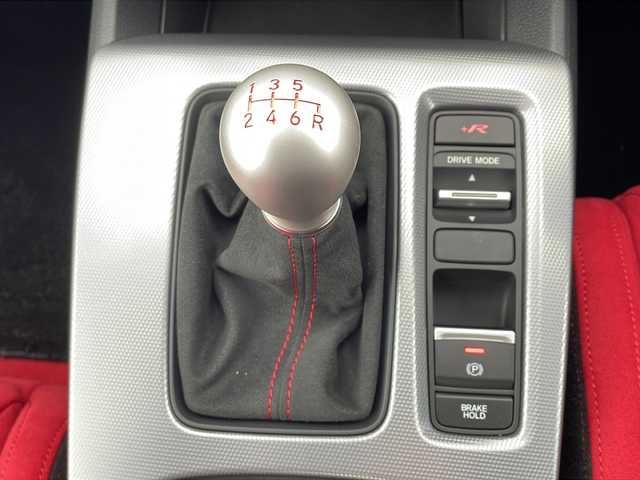 ホンダ シビック タイプR 三重県 2025(令7)年 0.2万km チャンピオンシップホワイト ホンダセンシング/・衝突軽減ブレーキ/・路外逸脱抑制機能/・車線維持支援システム/・先行者発進お知らせ機能/・標識認識機能/・ブラインドスポットインフォメーション/・パーキングセンサーシステム/・歩行者事故低減ステアリング/・アダプティブクルーズコントロール/・近距離衝突軽減ブレーキ/・オートハイビーム/・後退出庫サポート/ドライブモードスイッチ/＋Rモードスイッチ/1オーナー/ホンダコネクトディスプレイ/【ナビ/フルセグ/Bluetooth/USB/スマホ連携機能】/バックカメラ/ビルトインETC2.0/オートライト/フルLEDヘッドランプ/265/30R19インチ純正AW/プッシュスタート/スマートキー/スペアキー/純正フロアマット