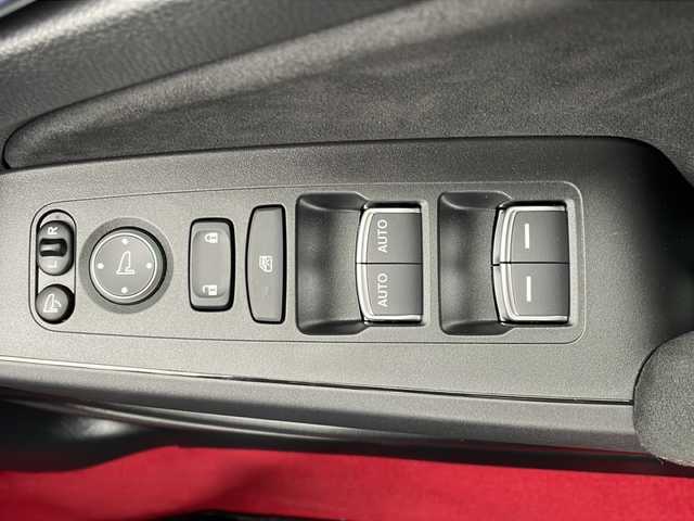 ホンダ シビック タイプR 三重県 2025(令7)年 0.2万km チャンピオンシップホワイト ホンダセンシング/・衝突軽減ブレーキ/・路外逸脱抑制機能/・車線維持支援システム/・先行者発進お知らせ機能/・標識認識機能/・ブラインドスポットインフォメーション/・パーキングセンサーシステム/・歩行者事故低減ステアリング/・アダプティブクルーズコントロール/・近距離衝突軽減ブレーキ/・オートハイビーム/・後退出庫サポート/ドライブモードスイッチ/＋Rモードスイッチ/1オーナー/ホンダコネクトディスプレイ/【ナビ/フルセグ/Bluetooth/USB/スマホ連携機能】/バックカメラ/ビルトインETC2.0/オートライト/フルLEDヘッドランプ/265/30R19インチ純正AW/プッシュスタート/スマートキー/スペアキー/純正フロアマット