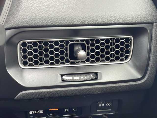 ホンダ シビック タイプR 三重県 2025(令7)年 0.2万km チャンピオンシップホワイト ホンダセンシング/・衝突軽減ブレーキ/・路外逸脱抑制機能/・車線維持支援システム/・先行者発進お知らせ機能/・標識認識機能/・ブラインドスポットインフォメーション/・パーキングセンサーシステム/・歩行者事故低減ステアリング/・アダプティブクルーズコントロール/・近距離衝突軽減ブレーキ/・オートハイビーム/・後退出庫サポート/ドライブモードスイッチ/＋Rモードスイッチ/1オーナー/ホンダコネクトディスプレイ/【ナビ/フルセグ/Bluetooth/USB/スマホ連携機能】/バックカメラ/ビルトインETC2.0/オートライト/フルLEDヘッドランプ/265/30R19インチ純正AW/プッシュスタート/スマートキー/スペアキー/純正フロアマット