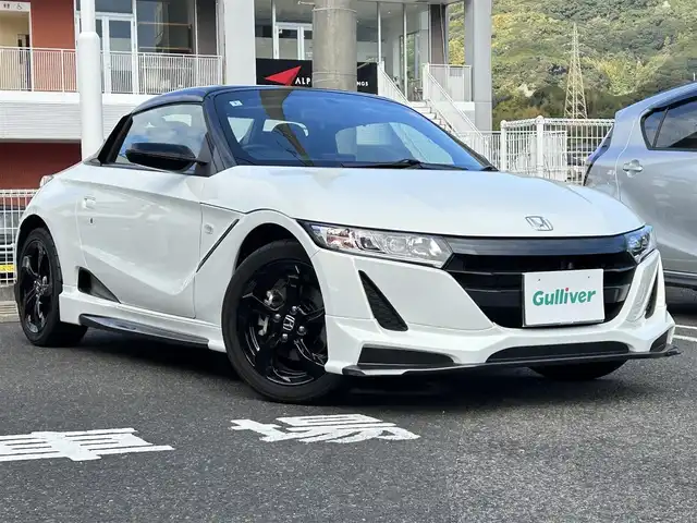 ホンダ Ｓ６６０ α 特別仕様車ブルーノレザーED 長崎県 2018(平30)年 1.2万km プレミアムスターホワイトP ワンオーナー車両/純正ディスプレイオーディオ（AM、FM、ハンズフリー）/バックカメラ/プッシュスタート/6MT/HDMI/革巻きステアリング/ステアリングリモコン/電動調整ミラー/茶革ハーフレザーシート/クルーズコントロール/オートライト/横滑り防止機能/ETC/無限フロアマット/無限ハードトップ/ソフトトップ（車載）/HKSマフラー/純正マフラー（車載）/スペアキー/取扱説明書/保証書