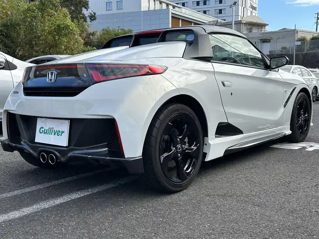 ホンダ Ｓ６６０ α 特別仕様車ブルーノレザーED 長崎県 2018(平30)年 1.2万km プレミアムスターホワイトP ワンオーナー車両/純正ディスプレイオーディオ（AM、FM、ハンズフリー）/バックカメラ/プッシュスタート/6MT/HDMI/革巻きステアリング/ステアリングリモコン/電動調整ミラー/茶革ハーフレザーシート/クルーズコントロール/オートライト/横滑り防止機能/ETC/無限フロアマット/無限ハードトップ/ソフトトップ（車載）/HKSマフラー/純正マフラー（車載）/スペアキー/取扱説明書/保証書