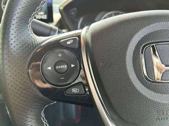 ホンダ Ｓ６６０ α 特別仕様車ブルーノレザーED 長崎県 2018(平30)年 1.2万km プレミアムスターホワイトP ワンオーナー車両/純正ディスプレイオーディオ（AM、FM、ハンズフリー）/バックカメラ/プッシュスタート/6MT/HDMI/革巻きステアリング/ステアリングリモコン/電動調整ミラー/茶革ハーフレザーシート/クルーズコントロール/オートライト/横滑り防止機能/ETC/無限フロアマット/無限ハードトップ/ソフトトップ（車載）/HKSマフラー/純正マフラー（車載）/スペアキー/取扱説明書/保証書