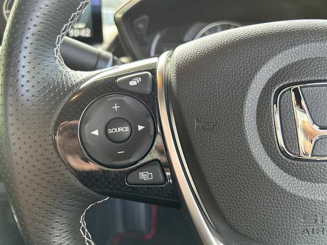 ホンダ Ｓ６６０ α 特別仕様車ブルーノレザーED 長崎県 2018(平30)年 1.2万km プレミアムスターホワイトP ワンオーナー車両/純正ディスプレイオーディオ（AM、FM、ハンズフリー）/バックカメラ/プッシュスタート/6MT/HDMI/革巻きステアリング/ステアリングリモコン/電動調整ミラー/茶革ハーフレザーシート/クルーズコントロール/オートライト/横滑り防止機能/ETC/無限フロアマット/無限ハードトップ/ソフトトップ（車載）/HKSマフラー/純正マフラー（車載）/スペアキー/取扱説明書/保証書