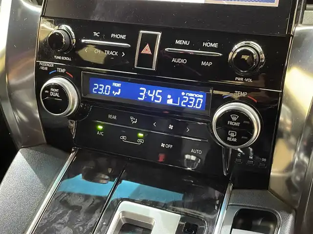 トヨタ ヴェルファイア Z ゴールデンアイズ 岩手県 2020(令2)年 7.7万km バーニングブラッククリスタルシャインガラスフレーク ４WD/パノラミックビューモニター/JBLプレミアムサウンドシステム/インテリジェントパーキングアシスト２/NANI・AI-SHIFT/両側パワースライドドア/パワーバックドア/メーカーオプション10.5インチSDナビゲーション/電動ステップ/トヨタセーフティセンス/プリクラッシュセーフティ/レーダークルーズコントロール/レーントレーシングアシスト/ロードサインアシスト/アダプティブハイビームシステム/ブラインドスポットモニター/リヤクロストラフィックアラート/デジタルインナーミラー/MTモード付AT/横滑り防止装置/オートブレーキホールド/フルセグTV/ETC2.0/ドライブレコーダー/AC100V100Wアクセサリーコンセント/三眼LEDヘッドランプ/純正18インチアルミホイール