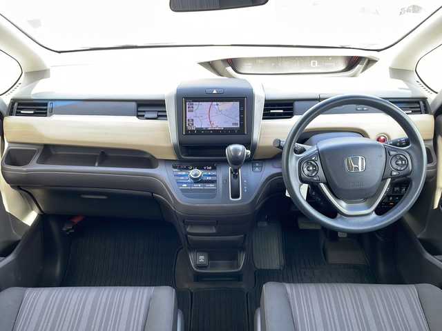 ホンダ フリード G ホンダセンシング 三重県 2018(平30)年 11.6万km プレミアムスパークルブラックパール プッシュスタート/スマートキー×2/純正ホイールカバー/CMBS(突進軽減ブレーキ)/ACC(クルーズコントロール)/先行車発進お知らせ/路外逸脱抑制システム/レーンキープアシスト/標識認識機能/ステアリングスイッチ/前方ドライブレコーダー/純正SDナビ(AM/FM/CD/DVD/TV/BT)/フルセグTV/バックカメラ/両側パワースライドドア/ビルトインETC/ワイパーデアイサー/電動格納ミラー/ロールサンシェード/ウィンカーミラー/保証書/ワンオーナー