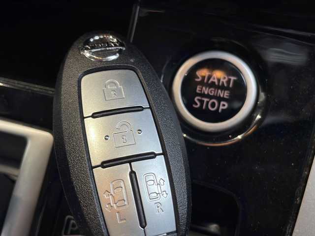 日産 セレナ ハイウェイスター Vセレクション 愛知県 2017(平29)年 4.6万km ブリリアントシルバー プロパイロット/衝突被害軽減ブレーキ/純正9インチSDナビ/フリップダウンモニター/全方位カメラ/両側パワースライドドア/レーダークルーズコントロール/フルセグTV/CD DVD/Bluetooth/バックカメラ/イージーオープン機能/コーナーセンサー/純正アルミホイール/LEDヘッドライト/インテリジェントミラー/リアオートエアコン/ドライブレコーダー/ETC/ステアリングスイッチ/スマートキー/プッシュスタート