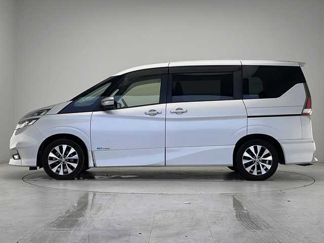 日産 セレナ ハイウェイスター Vセレクション 愛知県 2017(平29)年 4.6万km ブリリアントシルバー プロパイロット/衝突被害軽減ブレーキ/純正9インチSDナビ/フリップダウンモニター/全方位カメラ/両側パワースライドドア/レーダークルーズコントロール/フルセグTV/CD DVD/Bluetooth/バックカメラ/イージーオープン機能/コーナーセンサー/純正アルミホイール/LEDヘッドライト/インテリジェントミラー/リアオートエアコン/ドライブレコーダー/ETC/ステアリングスイッチ/スマートキー/プッシュスタート