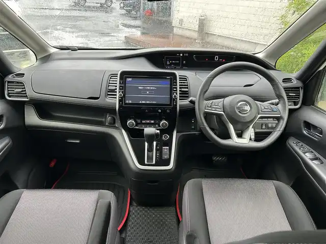 日産 セレナ ハイウェイスター 岡山県 2018(平30)年 5.3万km ブリリアントホワイトパール 純正9インチナビ　MM518D-L/フルセグTV、CD、DVD、Bluetooth/AM、FM、Blu-ray/純正フリップダウンモニター/ハンズフリー両側パワースライドドア/純正前方ドライブレコーダー　DJ4-D/ETC/LEDヘッドランプ/スーパーUVカット断熱グリーンガラス/オートデュアルエアコン/インテリジェントエマージェンシーブレーキ/フロント＆バックソナー/インテリジェントアラウンドビューモニター/インテリジェントパーキングアシスト/標識検知機能/ふらつき警報/電動パーキングブレーキ/オートブレーキホールド/車線逸脱防止支援システム/プロパイロット