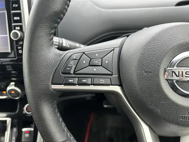 日産 セレナ ハイウェイスター 岡山県 2018(平30)年 5.3万km ブリリアントホワイトパール 純正9インチナビ　MM518D-L/フルセグTV、CD、DVD、Bluetooth/AM、FM、Blu-ray/純正フリップダウンモニター/ハンズフリー両側パワースライドドア/純正前方ドライブレコーダー　DJ4-D/ETC/LEDヘッドランプ/スーパーUVカット断熱グリーンガラス/オートデュアルエアコン/インテリジェントエマージェンシーブレーキ/フロント＆バックソナー/インテリジェントアラウンドビューモニター/インテリジェントパーキングアシスト/標識検知機能/ふらつき警報/電動パーキングブレーキ/オートブレーキホールド/車線逸脱防止支援システム/プロパイロット