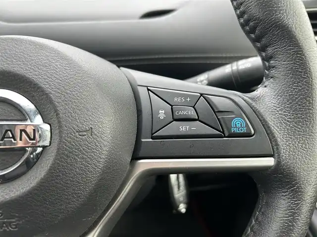 日産 セレナ ハイウェイスター 岡山県 2018(平30)年 5.3万km ブリリアントホワイトパール 純正9インチナビ　MM518D-L/フルセグTV、CD、DVD、Bluetooth/AM、FM、Blu-ray/純正フリップダウンモニター/ハンズフリー両側パワースライドドア/純正前方ドライブレコーダー　DJ4-D/ETC/LEDヘッドランプ/スーパーUVカット断熱グリーンガラス/オートデュアルエアコン/インテリジェントエマージェンシーブレーキ/フロント＆バックソナー/インテリジェントアラウンドビューモニター/インテリジェントパーキングアシスト/標識検知機能/ふらつき警報/電動パーキングブレーキ/オートブレーキホールド/車線逸脱防止支援システム/プロパイロット