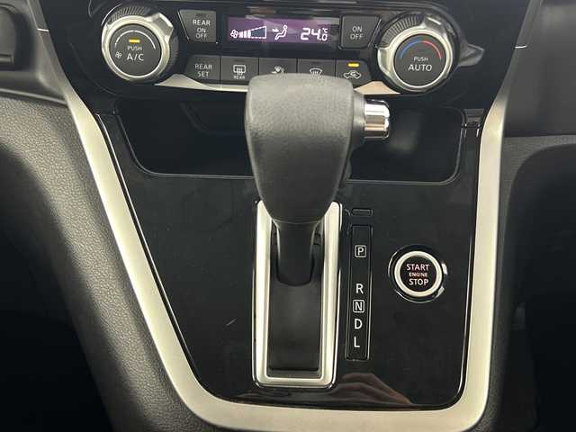 日産 セレナ ハイウェイスター Vセレクション 愛知県 2018(平30)年 3.8万km ナイトベールパープル 禁煙車/純正9インチナビ/（CD/DVD/Bluetooth/Blu-ray/フルセグTV）/フリップダウンモニター/全方位カメラ/衝突軽減ブレーキ/レーンキープアシスト/パーキングアシスト/クリアランスソナー/クルーズコントロール/ETC/ドライブレコーダー/両側パワースライドドア/アイドリングストップ/スマートキー/スペアキー有/LEDヘッドライト/フロントフォグライト/純正16インチアルミホイール/横滑り防止装置