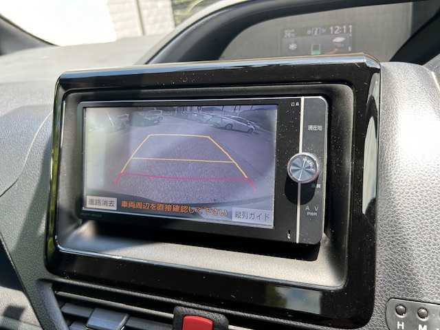 トヨタ ヴォクシー ハイブリッド V 高知県 2014(平26)年 12.2万km ブラック (株)IDOMが運営する【じしゃロン高知店】の自社ローン専用車両になります。こちらは現金またはオートローンご利用時の価格です。自社ローンご希望の方は別途その旨お申付け下さい