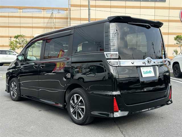 トヨタ ヴォクシー ZS 宮城県 2018(平30)年 5.5万km 黒 登録時走行距離　54656km/純正ナビ/CD/DVD/BT/TV/フリップダウンモニター/両側パワースライドドア/プリクラッシュセーフティ/クルーズコントロール/レーンキープアシスト/ETC2.0/バックカメラ/スマートキー/プッシュスタート/純正16インチAW/オートライト/ドアバイザー/ドアミラーウインカー