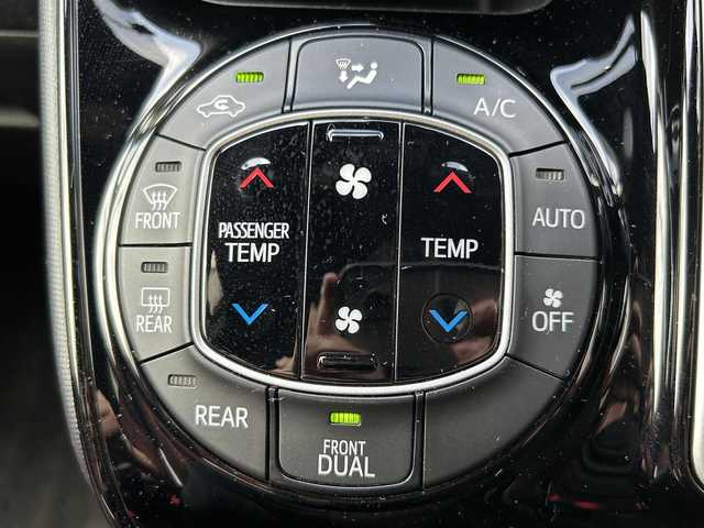 トヨタ ヴォクシー ZS 宮城県 2018(平30)年 5.5万km 黒 登録時走行距離　54656km/純正ナビ/CD/DVD/BT/TV/フリップダウンモニター/両側パワースライドドア/プリクラッシュセーフティ/クルーズコントロール/レーンキープアシスト/ETC2.0/バックカメラ/スマートキー/プッシュスタート/純正16インチAW/オートライト/ドアバイザー/ドアミラーウインカー