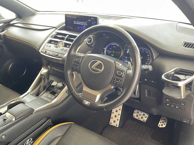 レクサス ＮＸ 300h Fスポーツ 岐阜県 2020(令2)年 8.3万km ホワイトノーヴァガラスフレーク ムーンルーフ/１０．１インチワイドディスプレイ/パノラミックビューモニター/フルセグ視聴/３眼ＬＥＤヘッドライト/オートハイビーム/オートライト/コンビレザーシート/前席シートヒーター/前席エアシート/前席パワーシート/運転席メモリーシート/前後ドライブレコーダー/ＥＴＣ２．０/パワーバックドア/プッシュスタート/スマートキー/プリクラッシュセーフティ/追従クルーズコントロール/ブレーキホールド/コーナーセンサー
