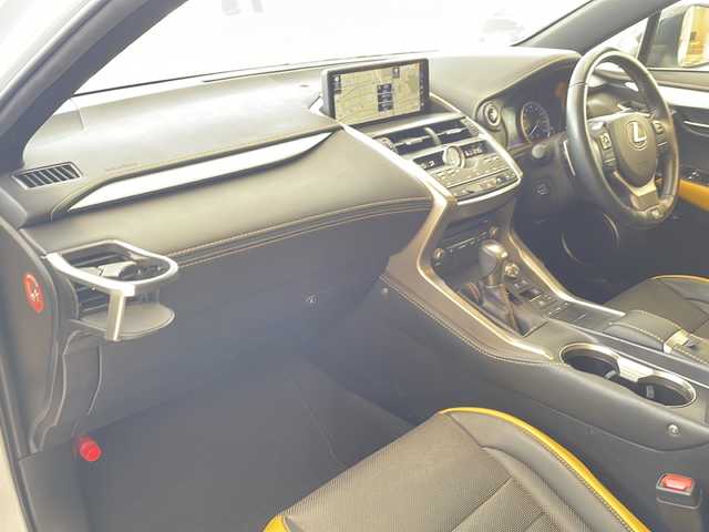 レクサス ＮＸ 300h Fスポーツ 岐阜県 2020(令2)年 8.3万km ホワイトノーヴァガラスフレーク ムーンルーフ/１０．１インチワイドディスプレイ/パノラミックビューモニター/フルセグ視聴/３眼ＬＥＤヘッドライト/オートハイビーム/オートライト/コンビレザーシート/前席シートヒーター/前席エアシート/前席パワーシート/運転席メモリーシート/前後ドライブレコーダー/ＥＴＣ２．０/パワーバックドア/プッシュスタート/スマートキー/プリクラッシュセーフティ/追従クルーズコントロール/ブレーキホールド/コーナーセンサー