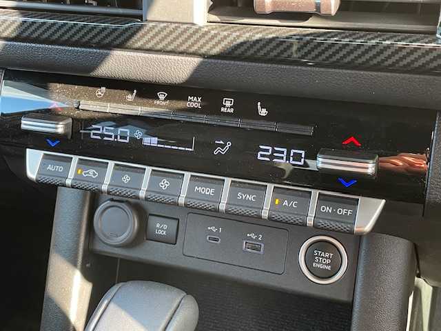 三菱 トライトン GSR 愛知県 2025(令7)年 0.9万km グレー ３０ｍｍリフトアップ　/モディファイドフェイスマスク　/ブルバー　/Ｍ２９スティンガー１７インチアルミホイール　/ＴＯＹＯオープンカントリーＲ／Ｔ新品タイヤ　/ナビ　/フルセグＴＶ　/全方位カメラ　/デジタルインナーミラー/スマートキー