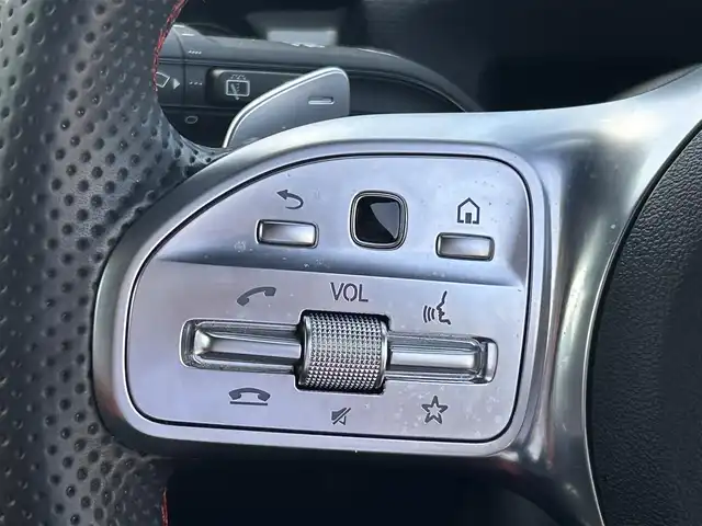 メルセデス・ベンツ Ａ２００ｄ AMGライン 埼玉県 2019(令1)年 2.2万km イリジウムシルバー 黒赤革シート　/パノラマルーフ　/レザーエクスクルーシブパッケージ　/アドバンスパッケージ　/ヘッドアップディスプレイ　/レーダーセーフティパッケージ　/全周囲カメラ　　/バックカメラ　/ドラレコ　/シートヒーター　/パドルシフト　/地デジTV　/ETC