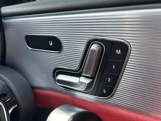 メルセデス・ベンツ Ａ２００ｄ AMGライン 埼玉県 2019(令1)年 2.2万km イリジウムシルバー 黒赤革シート　/パノラマルーフ　/レザーエクスクルーシブパッケージ　/アドバンスパッケージ　/ヘッドアップディスプレイ　/レーダーセーフティパッケージ　/全周囲カメラ　　/バックカメラ　/ドラレコ　/シートヒーター　/パドルシフト　/地デジTV　/ETC