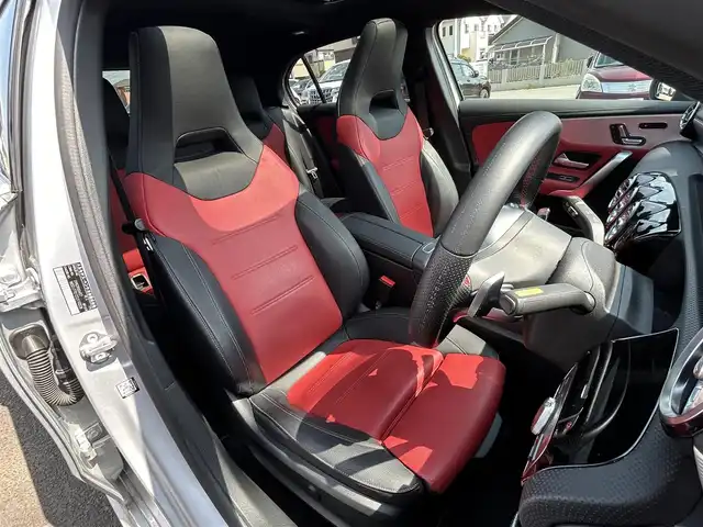 メルセデス・ベンツ Ａ２００ｄ AMGライン 埼玉県 2019(令1)年 2.2万km イリジウムシルバー 黒赤革シート　/パノラマルーフ　/レザーエクスクルーシブパッケージ　/アドバンスパッケージ　/ヘッドアップディスプレイ　/レーダーセーフティパッケージ　/全周囲カメラ　　/バックカメラ　/ドラレコ　/シートヒーター　/パドルシフト　/地デジTV　/ETC