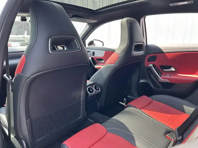 メルセデス・ベンツ Ａ２００ｄ AMGライン 埼玉県 2019(令1)年 2.2万km イリジウムシルバー 黒赤革シート　/パノラマルーフ　/レザーエクスクルーシブパッケージ　/アドバンスパッケージ　/ヘッドアップディスプレイ　/レーダーセーフティパッケージ　/全周囲カメラ　　/バックカメラ　/ドラレコ　/シートヒーター　/パドルシフト　/地デジTV　/ETC