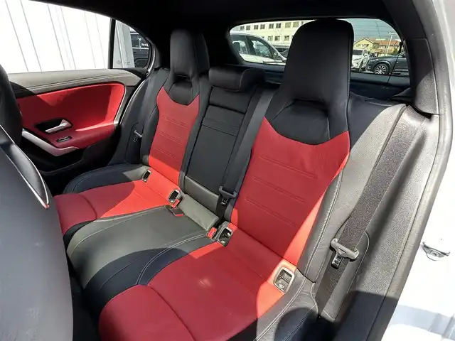 メルセデス・ベンツ Ａ２００ｄ AMGライン 埼玉県 2019(令1)年 2.2万km イリジウムシルバー 黒赤革シート　/パノラマルーフ　/レザーエクスクルーシブパッケージ　/アドバンスパッケージ　/ヘッドアップディスプレイ　/レーダーセーフティパッケージ　/全周囲カメラ　　/バックカメラ　/ドラレコ　/シートヒーター　/パドルシフト　/地デジTV　/ETC