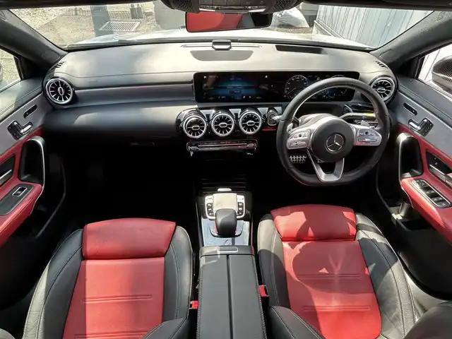 メルセデス・ベンツ Ａ２００ｄ AMGライン 埼玉県 2019(令1)年 2.2万km イリジウムシルバー 黒赤革シート　/パノラマルーフ　/レザーエクスクルーシブパッケージ　/アドバンスパッケージ　/ヘッドアップディスプレイ　/レーダーセーフティパッケージ　/全周囲カメラ　　/バックカメラ　/ドラレコ　/シートヒーター　/パドルシフト　/地デジTV　/ETC