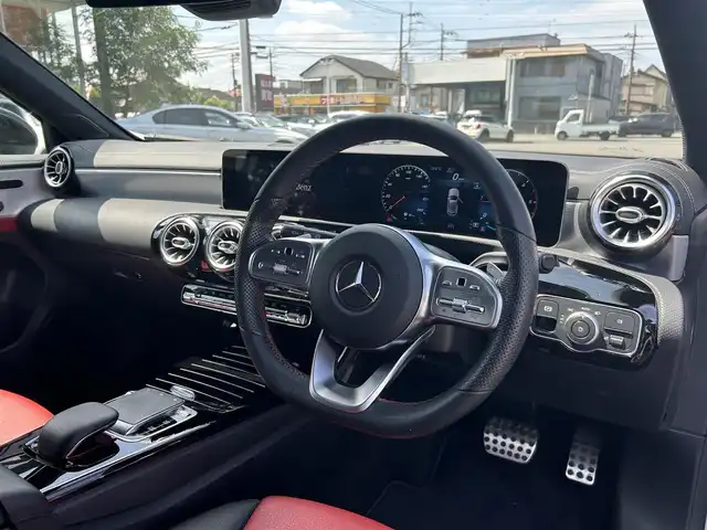メルセデス・ベンツ Ａ２００ｄ AMGライン 埼玉県 2019(令1)年 2.2万km イリジウムシルバー 黒赤革シート　/パノラマルーフ　/レザーエクスクルーシブパッケージ　/アドバンスパッケージ　/ヘッドアップディスプレイ　/レーダーセーフティパッケージ　/全周囲カメラ　　/バックカメラ　/ドラレコ　/シートヒーター　/パドルシフト　/地デジTV　/ETC