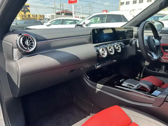メルセデス・ベンツ Ａ２００ｄ AMGライン 埼玉県 2019(令1)年 2.2万km イリジウムシルバー 黒赤革シート　/パノラマルーフ　/レザーエクスクルーシブパッケージ　/アドバンスパッケージ　/ヘッドアップディスプレイ　/レーダーセーフティパッケージ　/全周囲カメラ　　/バックカメラ　/ドラレコ　/シートヒーター　/パドルシフト　/地デジTV　/ETC