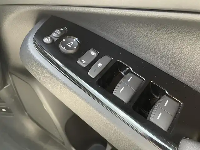 ホンダ ヴェゼル ハイブリッド e:HEV Z 群馬県 2021(令3)年 3.6万km プラチナホワイトパール ワンオーナー/純正SDナビ(VXM-215VFEi)/　フルセグTV/Bluetooth/FM/AM/USB/SD/パワーバックドア/衝突被害軽減ブレーキ/誤発進抑制機能/ブラインドスポットモニター/路外逸脱抑制機能/アダプティブクルーズコントロール/前後クリアランスソナー/パドルシフト/ビルトインETC2.0/前後ドライブレコーダー/バックカメラ/LEDヘッドライト/オートライト/ シートヒーター（運転席、助手席）/ステアリングヒーター/ハーフレザーシート/ステアリングスイッチ/純正フロアマット