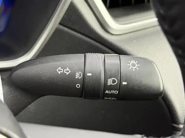 トヨタ カローラ クロス ハイブリッド Z 愛知県 2022(令4)年 5.8万km プラチナホワイトパールマイカ 純正9型DA(フルセグ、Bluetooth、AppleCarplay）/ETC/Bカメラ/ドラレコ前後/ACC/衝突軽減ブレーキ/レーンキープアシスト/オートハイビーム/LEDヘッドライト/パワーシート（D席）/パワーバックドア/シートヒーター（D+N)/ハーフレザーシート/ルーフレール/フォグライト/スマートキー/純正18インチAW/純正フロアマット/横滑り防止装置