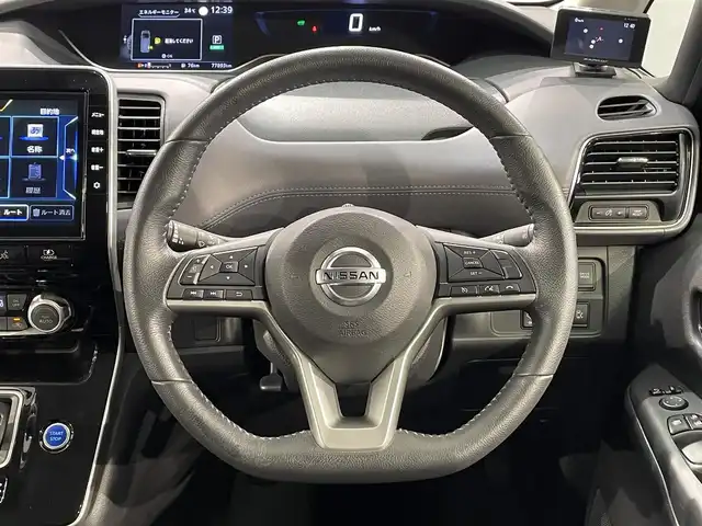 日産 セレナ e－パワー ハイウェイスター V 愛知県 2020(令2)年 7.8万km ブリリアントホワイトパール 純正１０インチナビ/アラウンドビューモニター/両側パワースライドドア/ハンズフリーオートスライドドア/フリップダウンモニター　/エマージェンシーブレーキ/ブラインドスポットモニター/車線逸脱警報/コーナーセンサー/クルーズコントロール/前後ドライブレコーダー/ビルトインＥＴＣ/アクセサリーソケット/LEDヘッドライト/ISOFIX/純正フロアマット/純正15インチアルミホイール