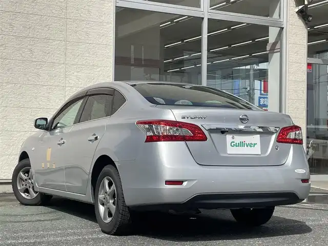 日産 シルフィ S 埼玉県 2019(平31)年 6.3万km ブリリアントシルバー /ワンオーナー//純正メモリナビ//フルセグTV//CD&Bluetooth//キーレス//ETC//社外キセノン//Wエアバッグ//ABS//横滑り防止装置//Fフォグランプ//ドアバイザー//社外15インチAW//新車時保証書//取扱説明書//ナビ取説//スペアキー