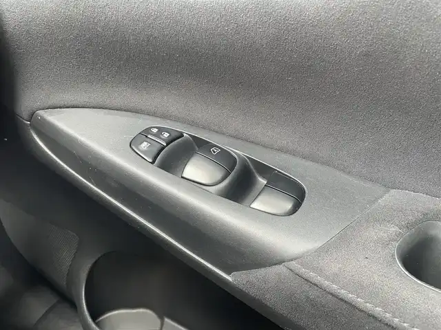 日産 シルフィ S 埼玉県 2019(平31)年 6.3万km ブリリアントシルバー /ワンオーナー//純正メモリナビ//フルセグTV//CD&Bluetooth//キーレス//ETC//社外キセノン//Wエアバッグ//ABS//横滑り防止装置//Fフォグランプ//ドアバイザー//社外15インチAW//新車時保証書//取扱説明書//ナビ取説//スペアキー