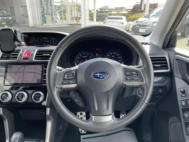 スバル フォレスター S－リミテッド 茨城県 2015(平27)年 9.9万km アイスシルバーメタリック (株)IDOMが運営する【じしゃロン水戸店】の自社ローン専用車両になりますこちらは現金またはオートローンご利用時の価格です。自社ローンご希望の方は別途その旨お申付け下さい/アイサイト/SDナビ/フルセグ/Bluetooth/バックカメラ/ETC/パワーシート/シートヒーター/HIDヘッドライト