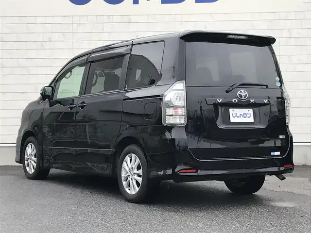 トヨタ ヴォクシー ZS 栃木県 2013(平25)年 9.5万km ブラック 株)IDOMが運営する【じしゃロン小山店】の自社ローン専用車両になります。こちらは現金またはオートローンご利用時の価格です。自社ローンご希望の方は別途その旨お申付け下さい//純正フルセグナビ/（CD/DVD/AM/FMラジオ）/(Bluetooth)/スマートキー/プッシュスタート/バックカメラ/ＥＴＣ/両側パワースライドドア/フリップダウンモニター/パドルシフト/ステアリングリモコン/電動格納ドアミラー/パワーウインドウ/オートライト/防眩ミラー