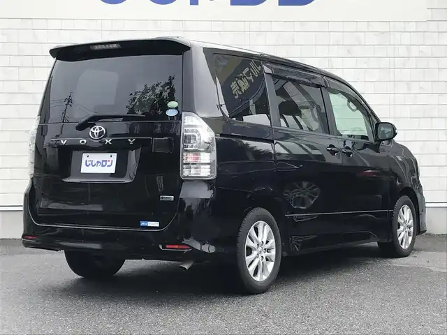 トヨタ ヴォクシー ZS 栃木県 2013(平25)年 9.5万km ブラック 株)IDOMが運営する【じしゃロン小山店】の自社ローン専用車両になります。こちらは現金またはオートローンご利用時の価格です。自社ローンご希望の方は別途その旨お申付け下さい//純正フルセグナビ/（CD/DVD/AM/FMラジオ）/(Bluetooth)/スマートキー/プッシュスタート/バックカメラ/ＥＴＣ/両側パワースライドドア/フリップダウンモニター/パドルシフト/ステアリングリモコン/電動格納ドアミラー/パワーウインドウ/オートライト/防眩ミラー