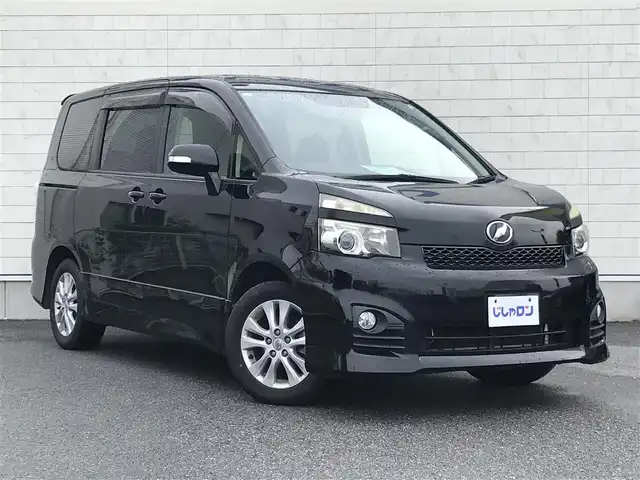 トヨタ ヴォクシー ZS 栃木県 2013(平25)年 9.5万km ブラック 株)IDOMが運営する【じしゃロン小山店】の自社ローン専用車両になります。こちらは現金またはオートローンご利用時の価格です。自社ローンご希望の方は別途その旨お申付け下さい//純正フルセグナビ/（CD/DVD/AM/FMラジオ）/(Bluetooth)/スマートキー/プッシュスタート/バックカメラ/ＥＴＣ/両側パワースライドドア/フリップダウンモニター/パドルシフト/ステアリングリモコン/電動格納ドアミラー/パワーウインドウ/オートライト/防眩ミラー