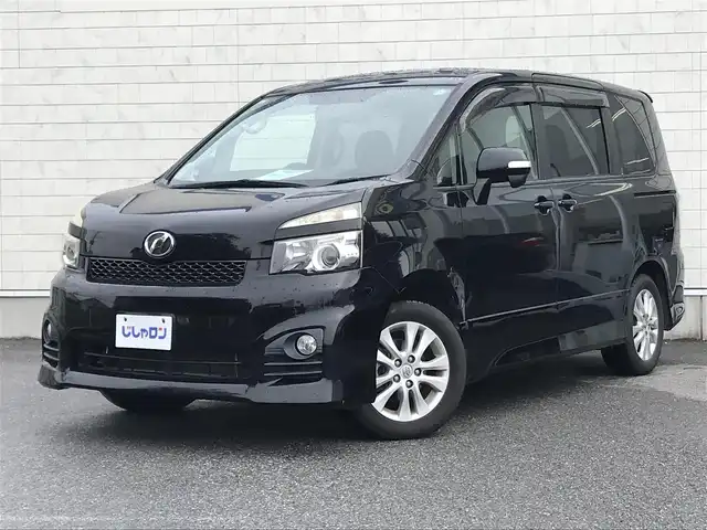 トヨタ ヴォクシー ZS 栃木県 2013(平25)年 9.5万km ブラック 株)IDOMが運営する【じしゃロン小山店】の自社ローン専用車両になります。こちらは現金またはオートローンご利用時の価格です。自社ローンご希望の方は別途その旨お申付け下さい//純正フルセグナビ/（CD/DVD/AM/FMラジオ）/(Bluetooth)/スマートキー/プッシュスタート/バックカメラ/ＥＴＣ/両側パワースライドドア/フリップダウンモニター/パドルシフト/ステアリングリモコン/電動格納ドアミラー/パワーウインドウ/オートライト/防眩ミラー