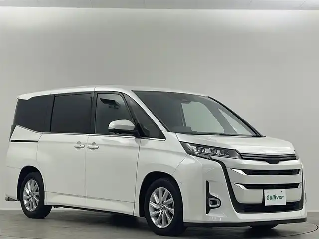 トヨタ ノア ハイブリッド Z 埼玉県 2024(令6)年 2万km パール 禁煙車　快適利便　純正10.5型DA　後席モニター　全方位カメラ　BSM　液晶ミラー　TV　HDMI　ETC2.0　温シート　両側電動　寒冷地仕様　パーキングアシスト　ハンドルヒーター　HUD　