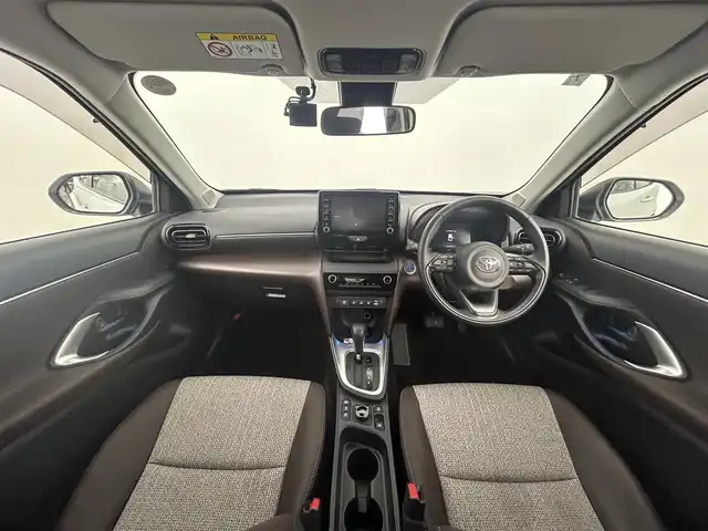 トヨタ ヤリスクロス ハイブリッド Z 道央・札幌 2022(令4)年 0.8万km ホワイトパールクリスタルシャイン ・４WD/・純正メモリナビ/・アラウンドビューモニター/・BT/USB/Miracast/・前後ドライブレコーダー/・ビルトインETC /・衝突軽減ブレーキ/・横滑り防止装置/・レーダークルーズコントロール/・レーンキープアシスト/・前後コーナーセンサー/・PCS/・PKSB/・RSA/・先行車発進告知/・オートブレーキホールド/・ドアバイザー/・LEDヘッドライト/・フォグ/・ヘッドライトレベライザー/・ミラーヒーター/・純正フロアマット/・ハーフレザーシート/・前席シートヒーター/・D席パワーシート/・保証書・取扱説明書